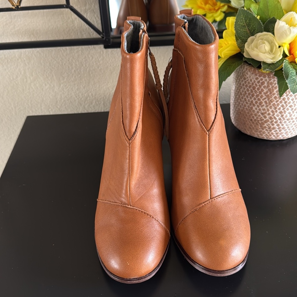 Tom’s Vegan Ankle Boots - Picture 8 of 12